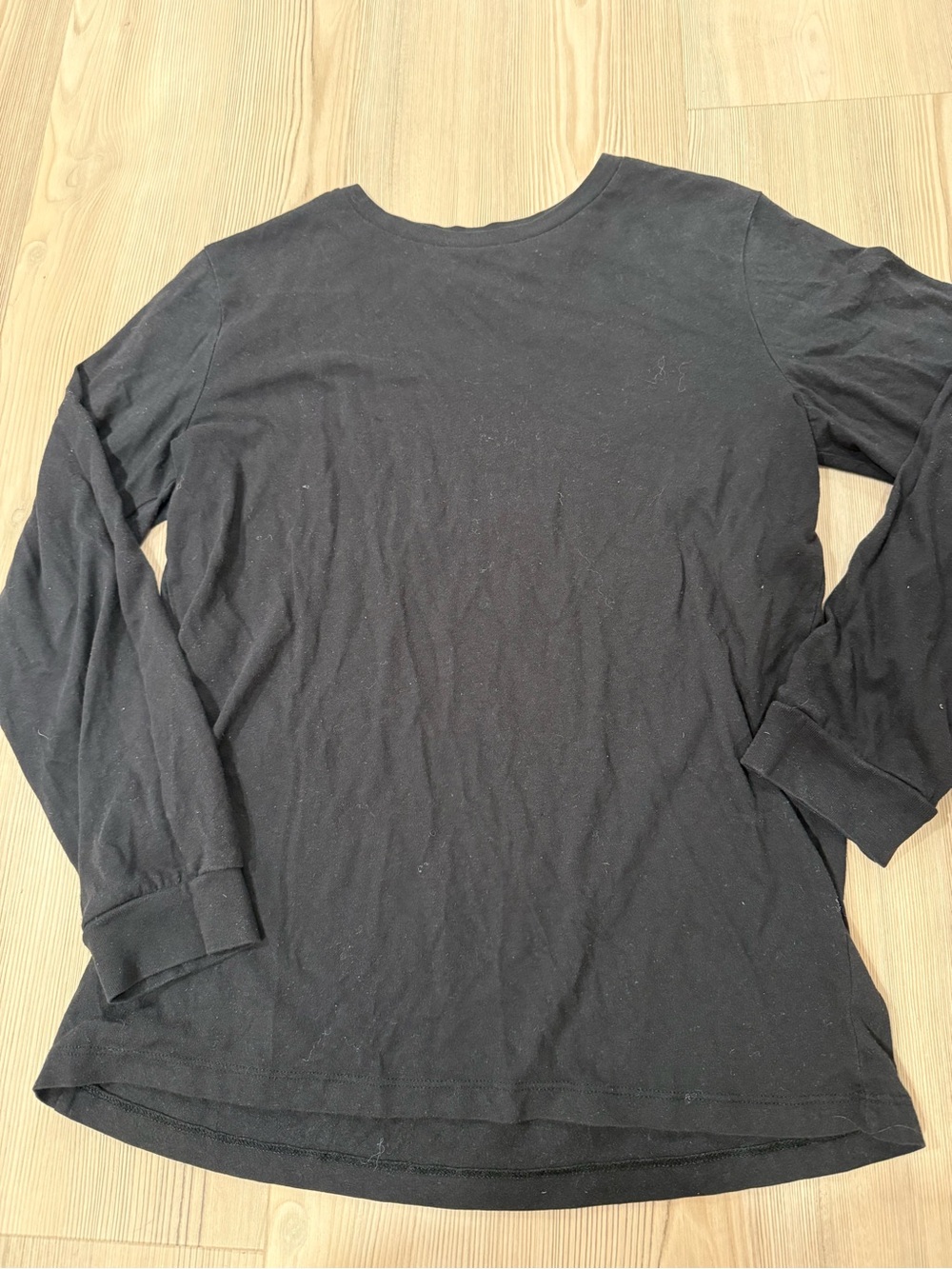 Old Navy Black Long-Sleeve Crewneck Tee